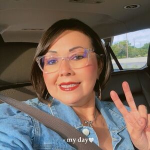 Meet your Posher, Adelaida